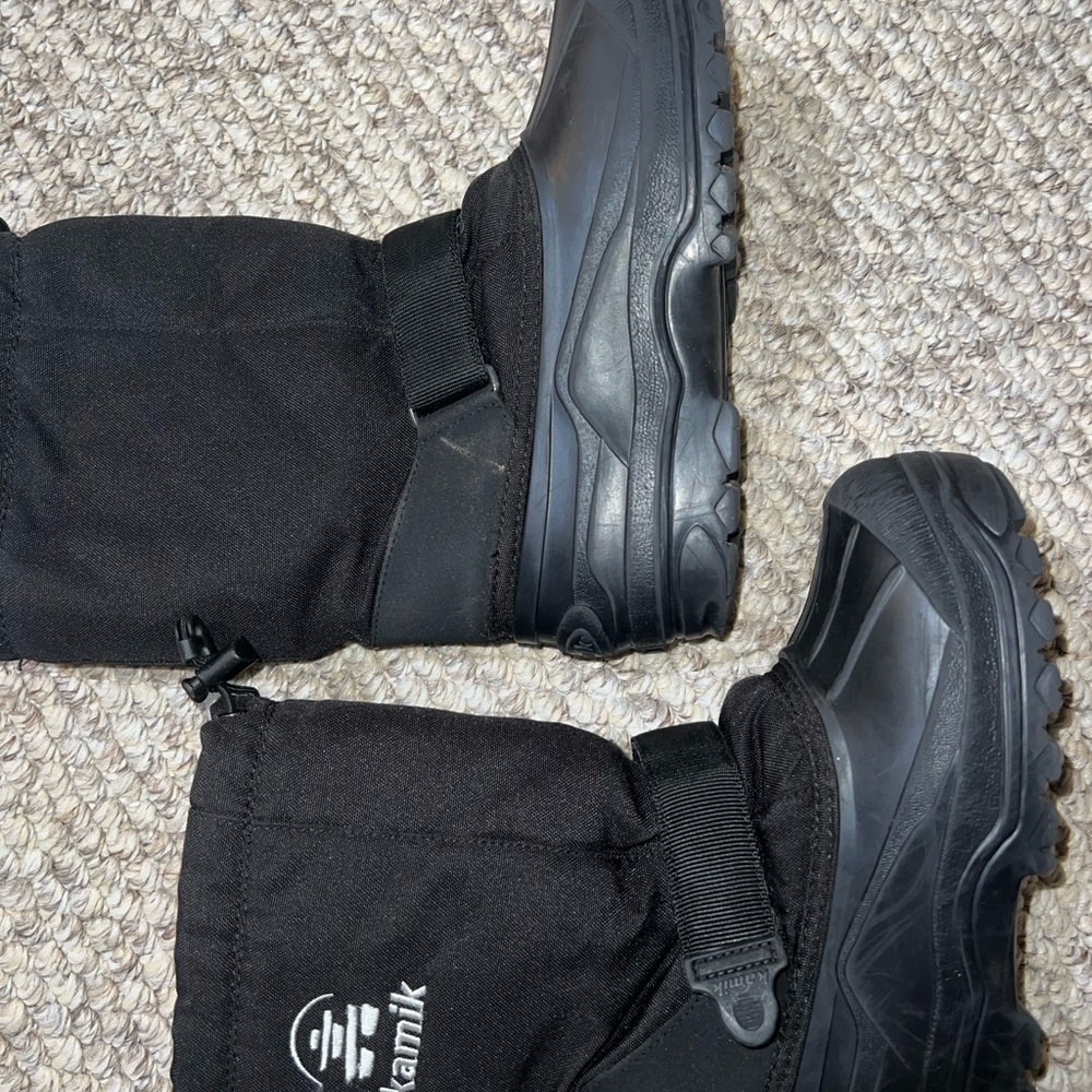 Kids black Kamik insulted winter boots. Waterproof/ Size 5